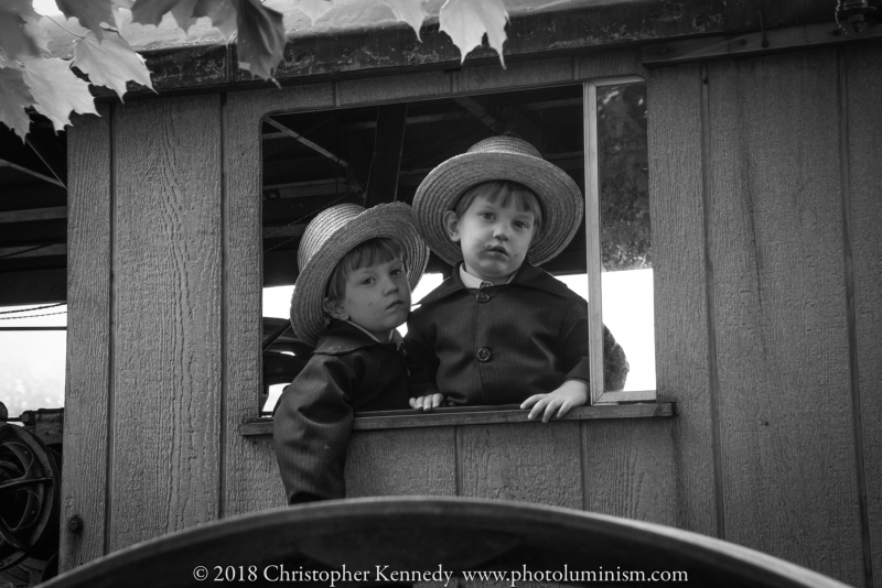 Amish Kids on Traction Engine-DSC_0302180512