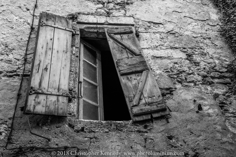 Falling Shutters Brantome Dordogne-DSC_0792180528